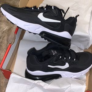 Nike Air Max 270 Size 4/Women’s size 6